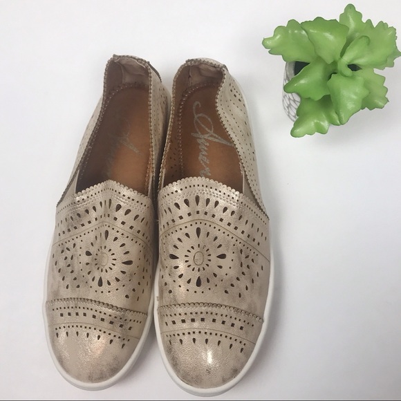 American Rag Shoes - American Rag Gold Cutout Slides NWOB - Size 7